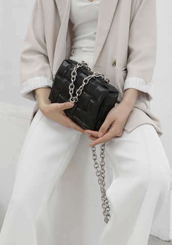 Mia Leather Chain Shoulder Bag Black