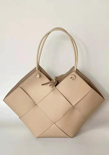 Mia Medium Leather Tote Bag Beige