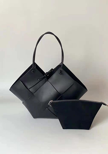 Mia Medium Leather Tote Bag Black