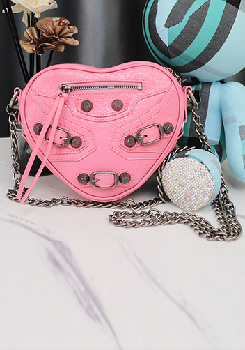 The Route 66 Leather Heart Shoulder Bag Pink