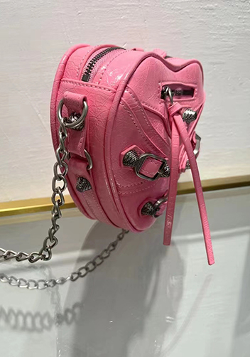 The Route 66 Leather Heart Shoulder Bag Pink