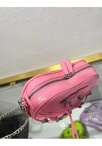 The Route 66 Leather Heart Shoulder Bag Pink