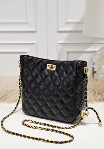 Adele Shoulder Bag With Adjusting Ball Black