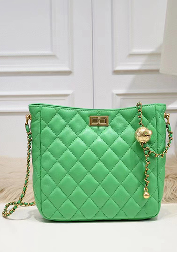 Adele Shoulder Bag With Adjusting Ball Green