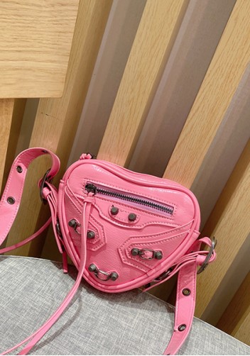 The Route 66 Vegan Leather Heart Shoulder Bag Pink