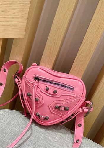 The Route 66 Vegan Leather Heart Shoulder Bag Pink