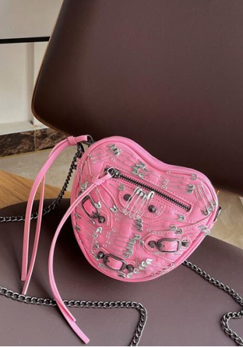 The Route 66 Vegan Leather Heart Shoulder Bag Clips Pink