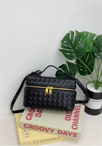 Mia Woven Leather Long Beauty Case Black