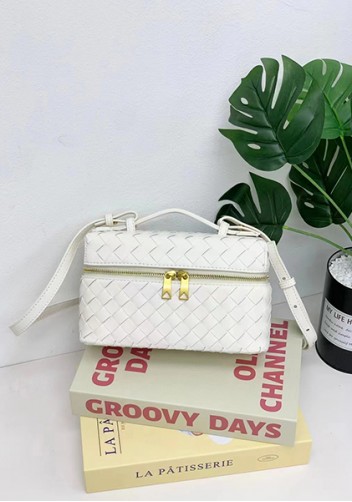 Mia Woven Leather Long Beauty Case White